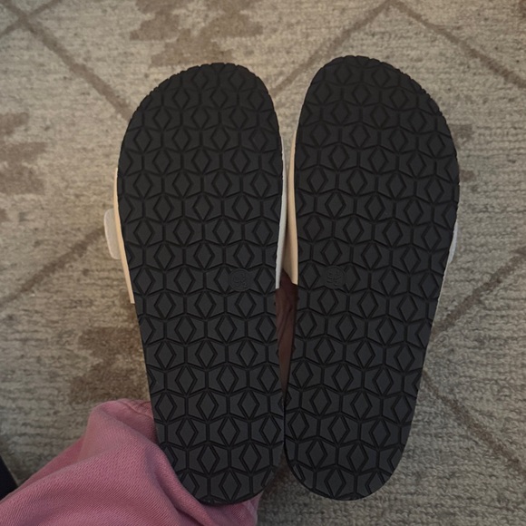 Universal Thread Sandal - Picture 4 of 7